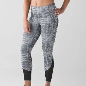 Lululemon Beat the Heat 7/8 High Waisted Legging Gray Black Size 4 S
